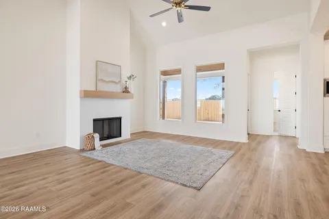 $417,175 | 305 Grand Oak Drive, Broussard, LA 70518