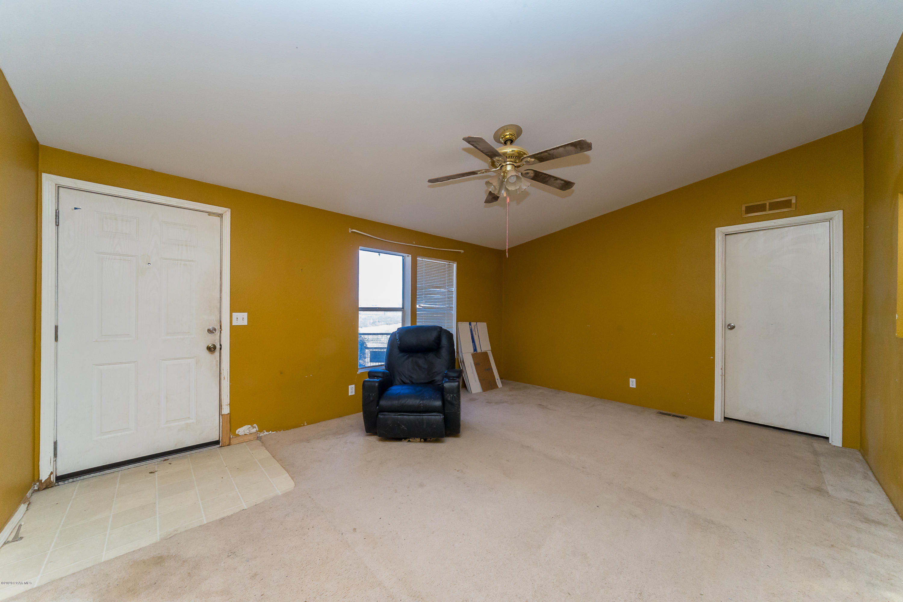 004_Living Room