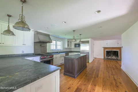 $2,150,000 | 304 Hickey Hill Road, Sheffield, MA 01257