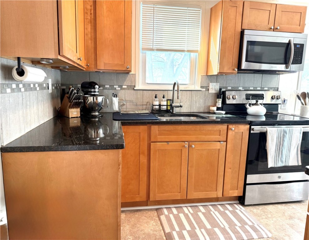 573 Falstaff Road Irondequoit, NY 14609 - Photo 11 of 36