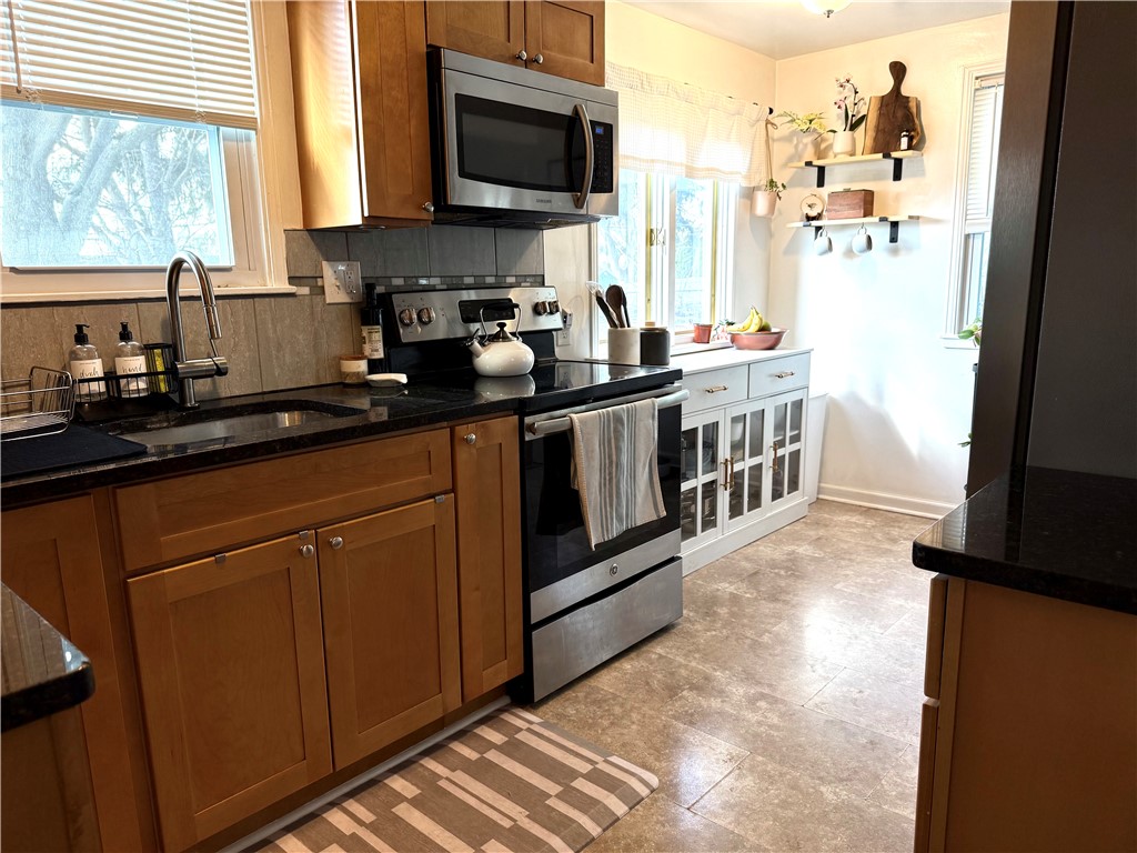 573 Falstaff Road Irondequoit, NY 14609 - Photo 13 of 36