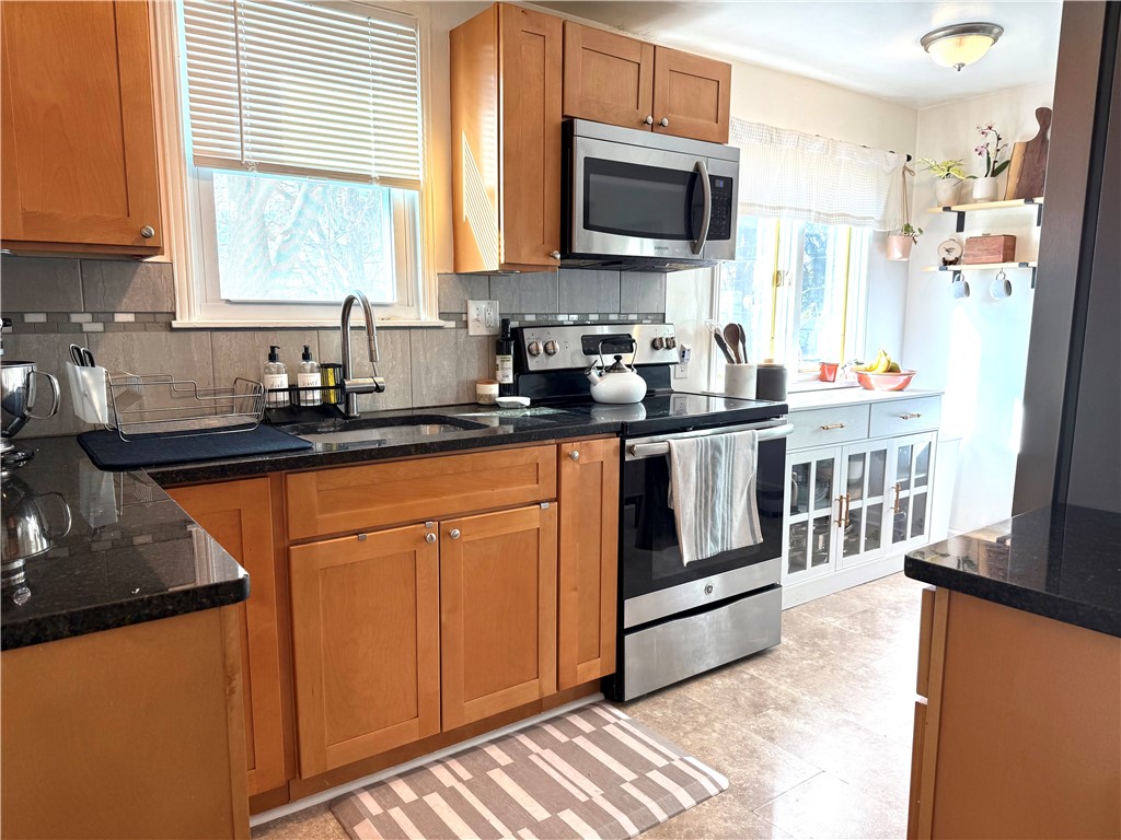 573 Falstaff Road Irondequoit, NY 14609 - Photo 14 of 36