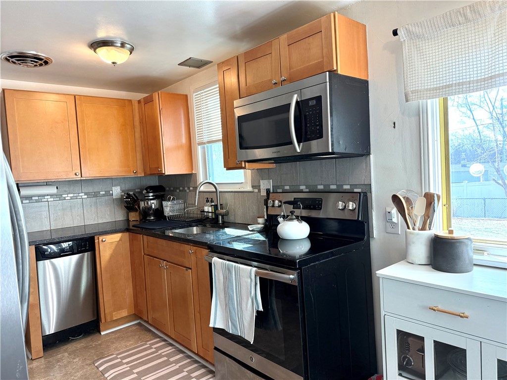 573 Falstaff Road Irondequoit, NY 14609 - Photo 15 of 36