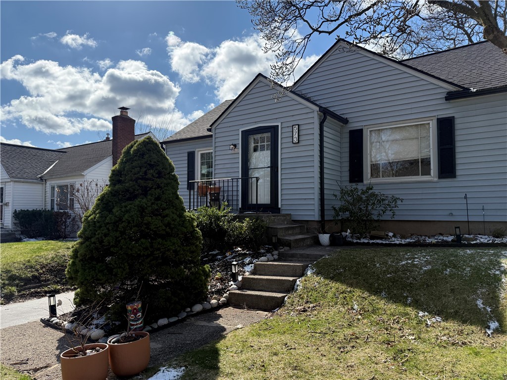 573 Falstaff Road Irondequoit, NY 14609 - Photo 3 of 36