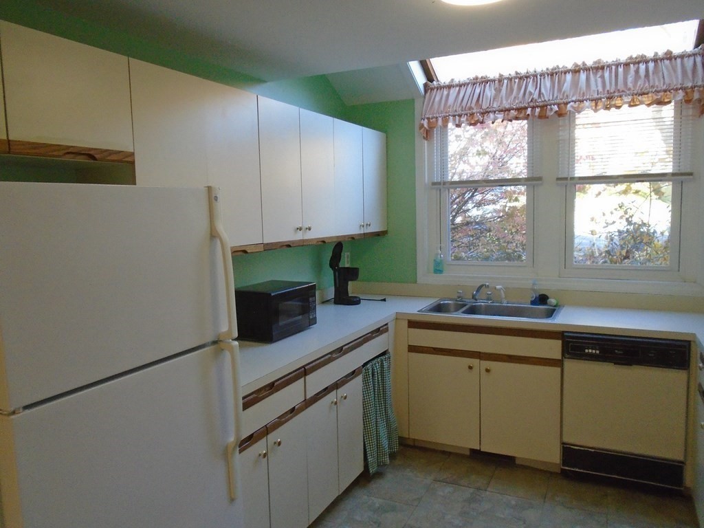 20 B Gates Road, Unit 20B Worcester, MA 01603 - Photo 3 of 24 Gallery Image 3