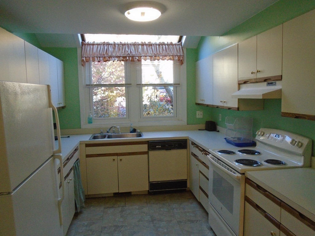20 B Gates Road, Unit 20B Worcester, MA 01603 - Photo 4 of 24 Gallery Image 4