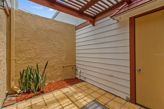 $189,900 | 1163 Orange Tree Circle West, Unit D, Palm Harbor, FL 34684