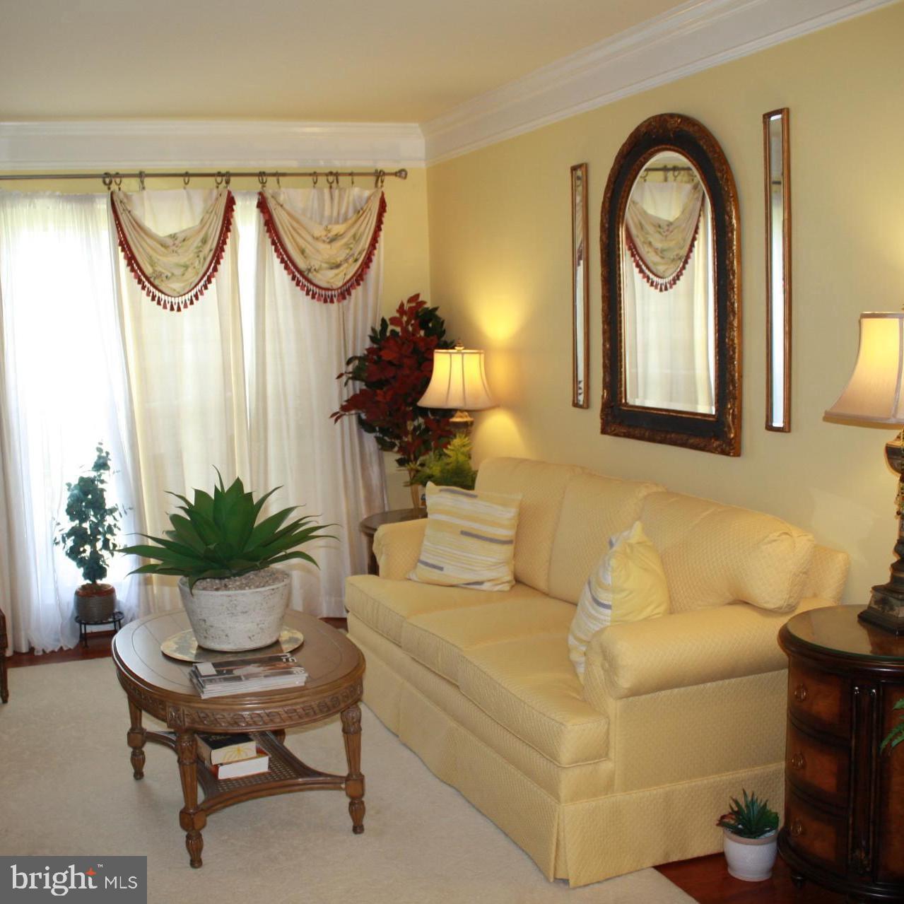 8606 Compass Court Laurel, MD 20708 - Photo 10 of 30 Living Room
