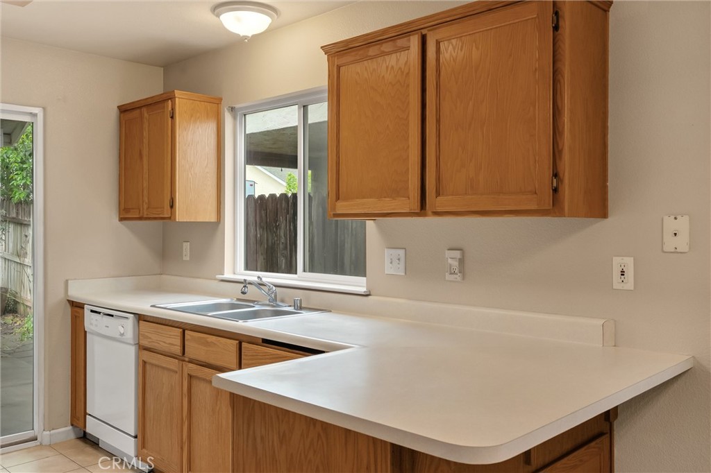 1017 Windsor Way Chico, CA 95926 - Photo 11 of 32