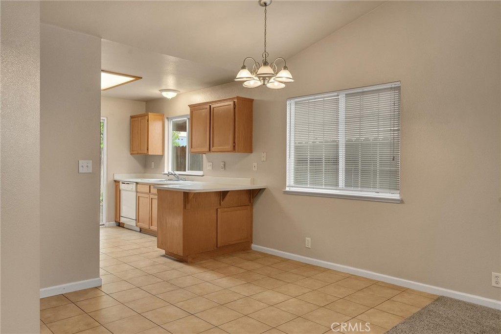 1017 Windsor Way Chico, CA 95926 - Photo 8 of 32