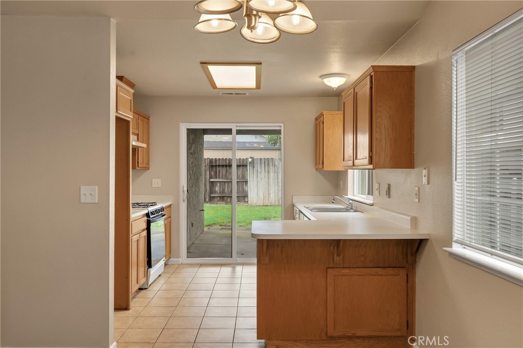 1017 Windsor Way Chico, CA 95926 - Photo 9 of 32