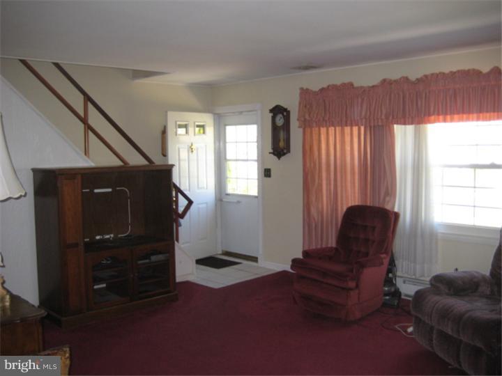 19 Quill Road Levittown, PA 19057 - Photo 3 of 7 Gallery Image 3