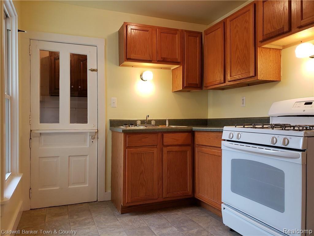 804 Spring Street Howell, MI 48843 - Photo 8 of 20