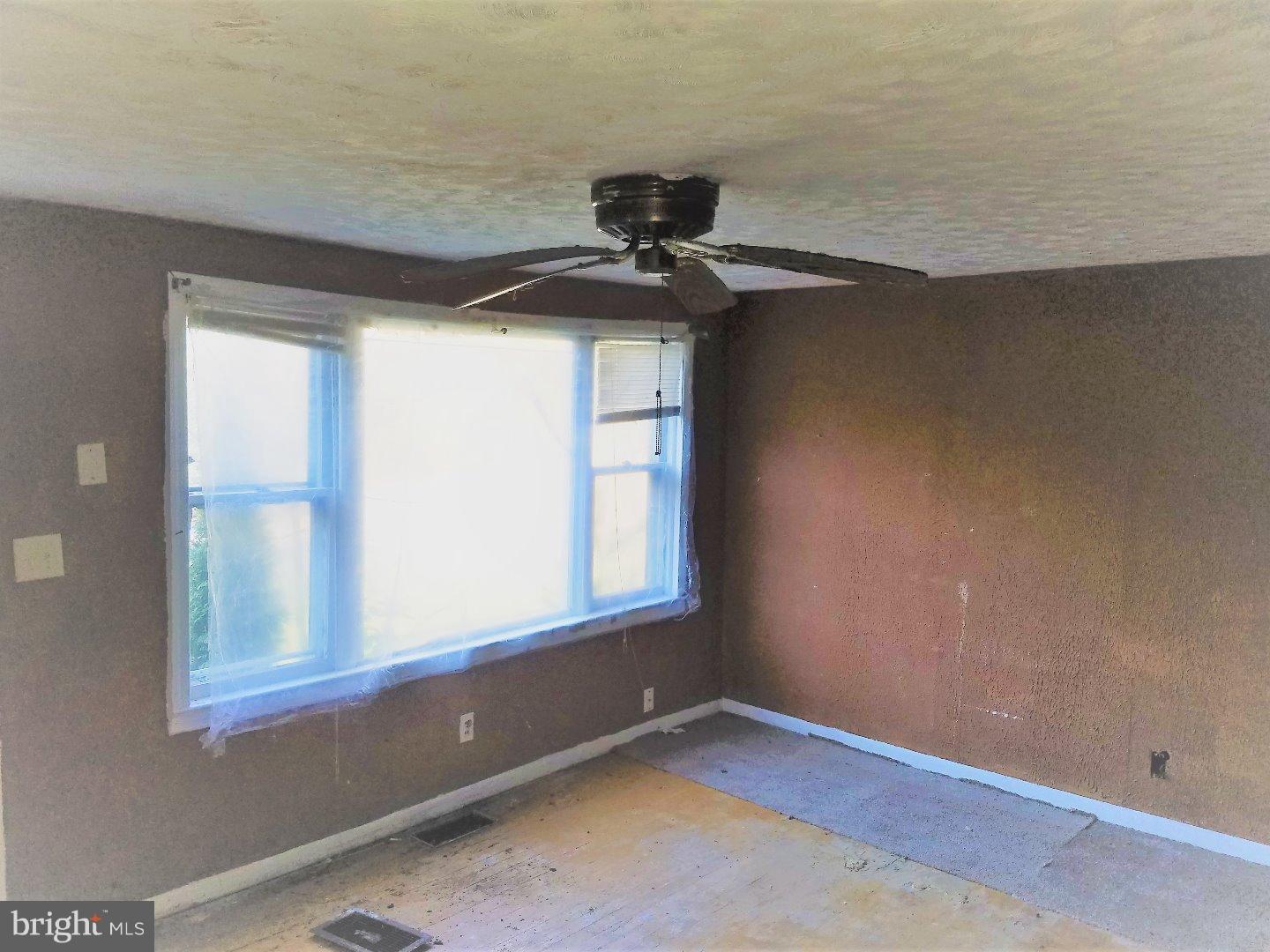 191 Back Neck Road Bridgeton, NJ 08302 - Photo 4 of 12 Living Room