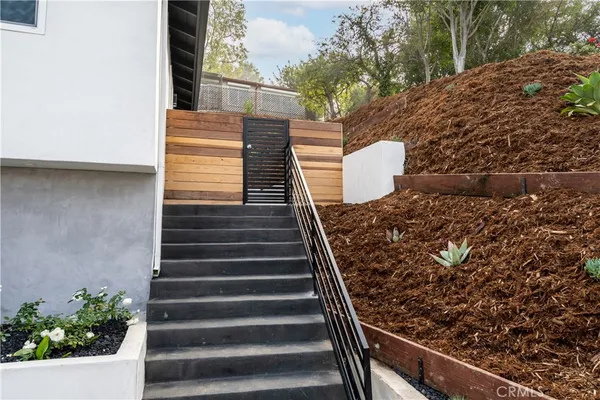 $2,100,000 | 3362 Bellota Way, Los Angeles, CA 90027