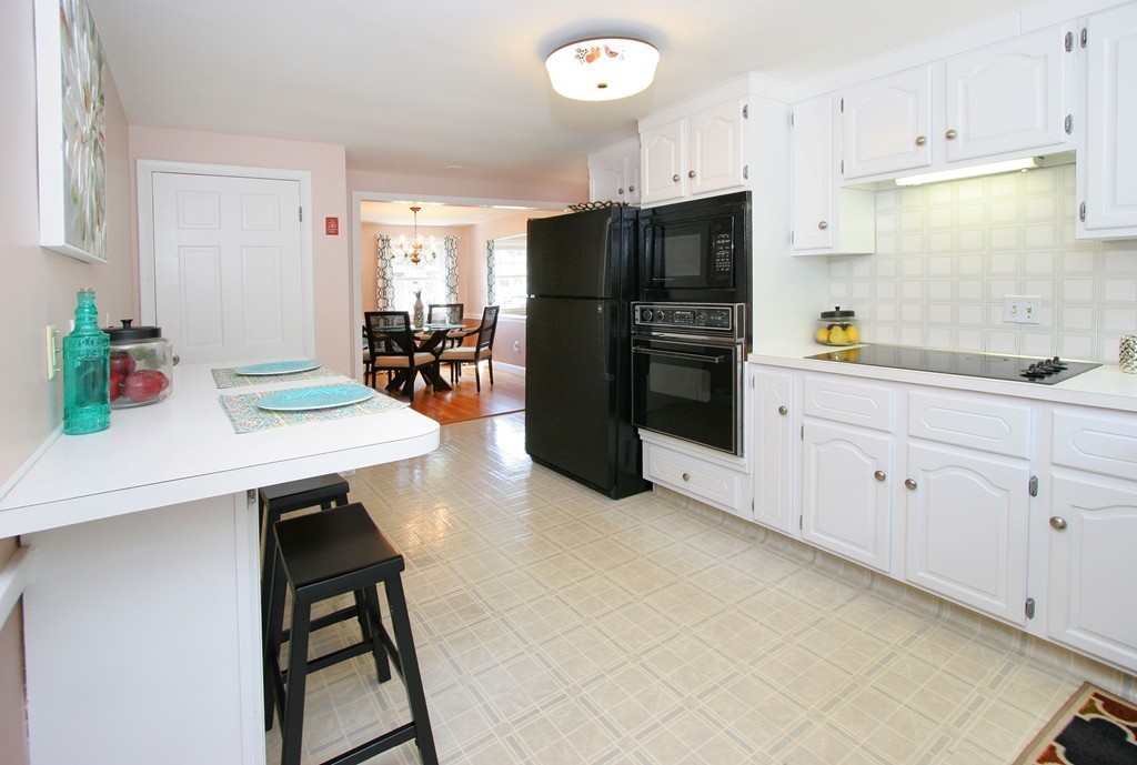 8 Plymouth Road Wakefield, MA 01880 - Photo 8 of 29 Gallery Image 8