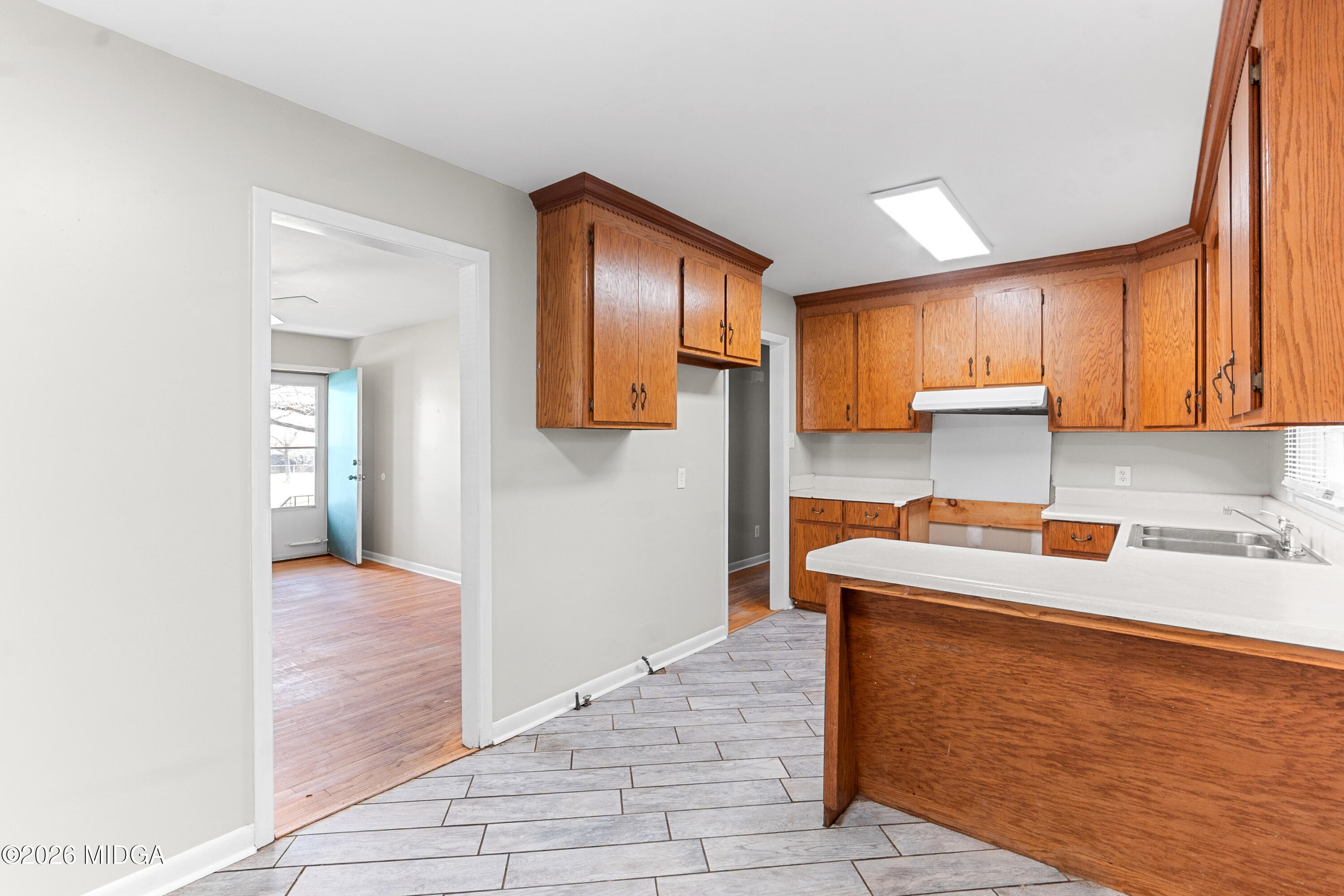 112 Athens Street Warner Robins, GA 31088 - Photo 12 of 42 a kitchen with granite countertop cabinets and window