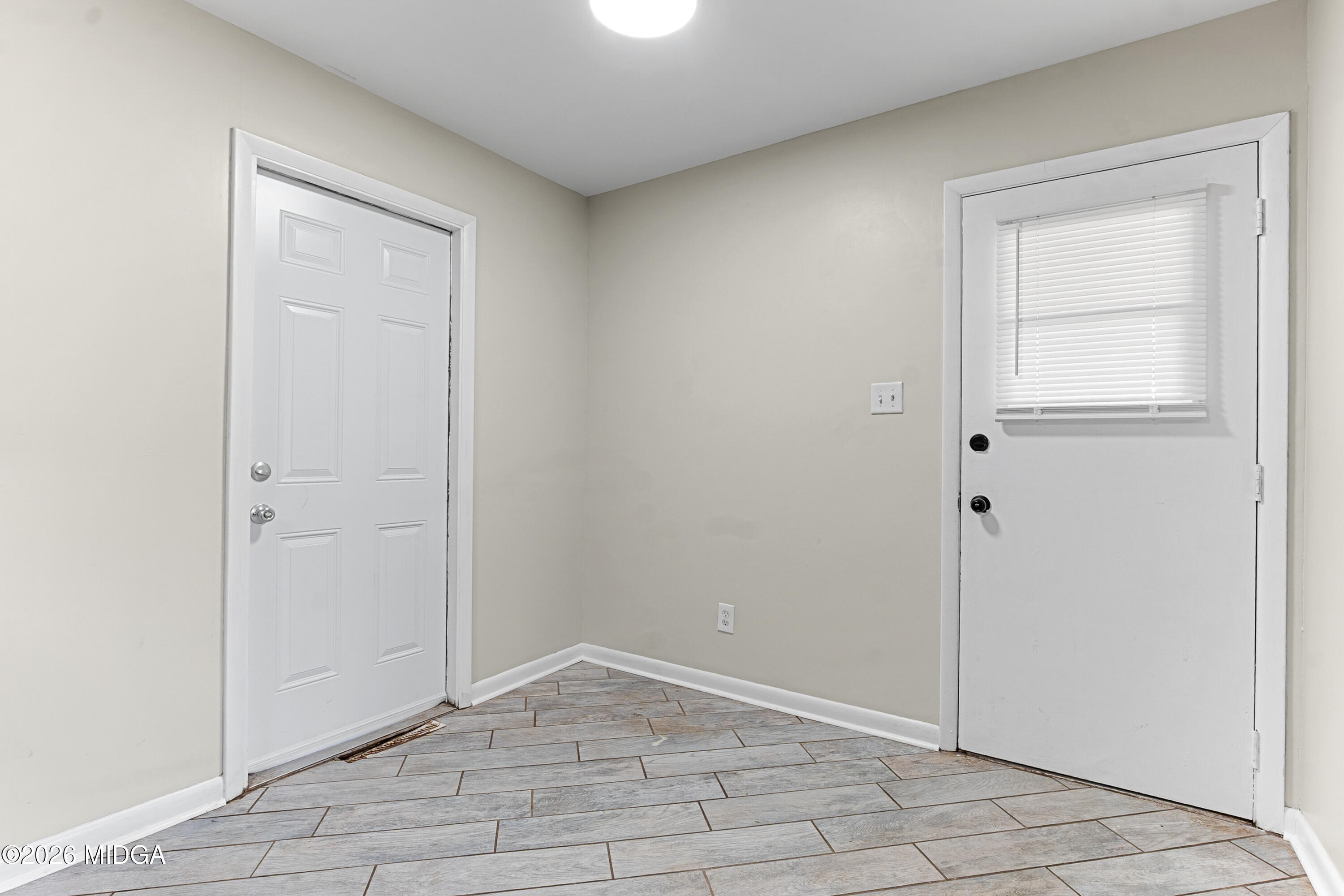 112 Athens Street Warner Robins, GA 31088 - Photo 24 of 42 a view of an empty room