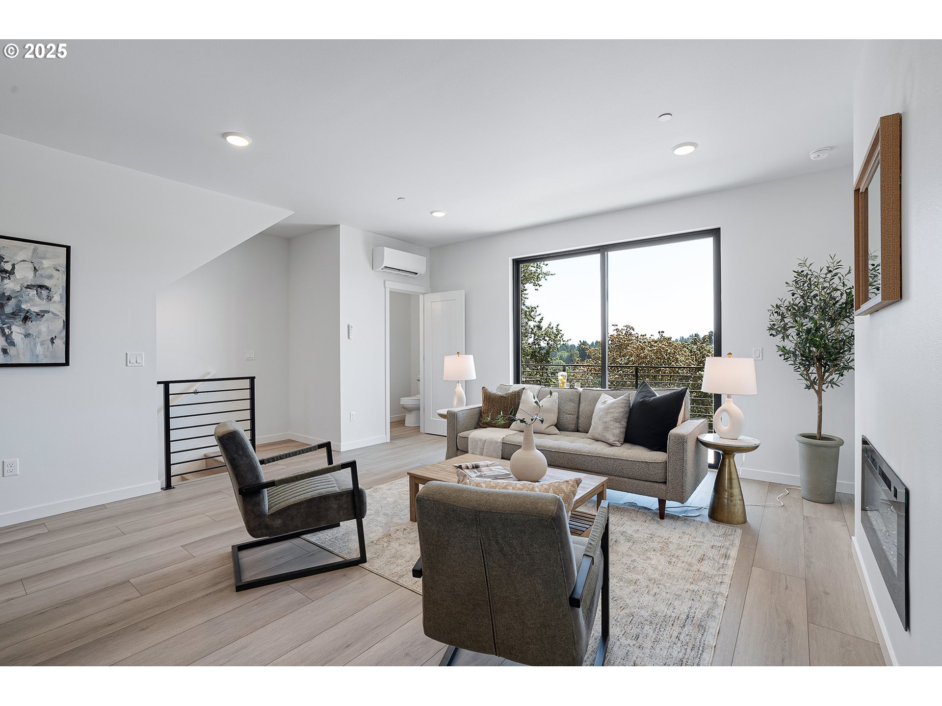 7290 Southwest 13th Avenue Portland, OR 97219 - Photo 11 of 37