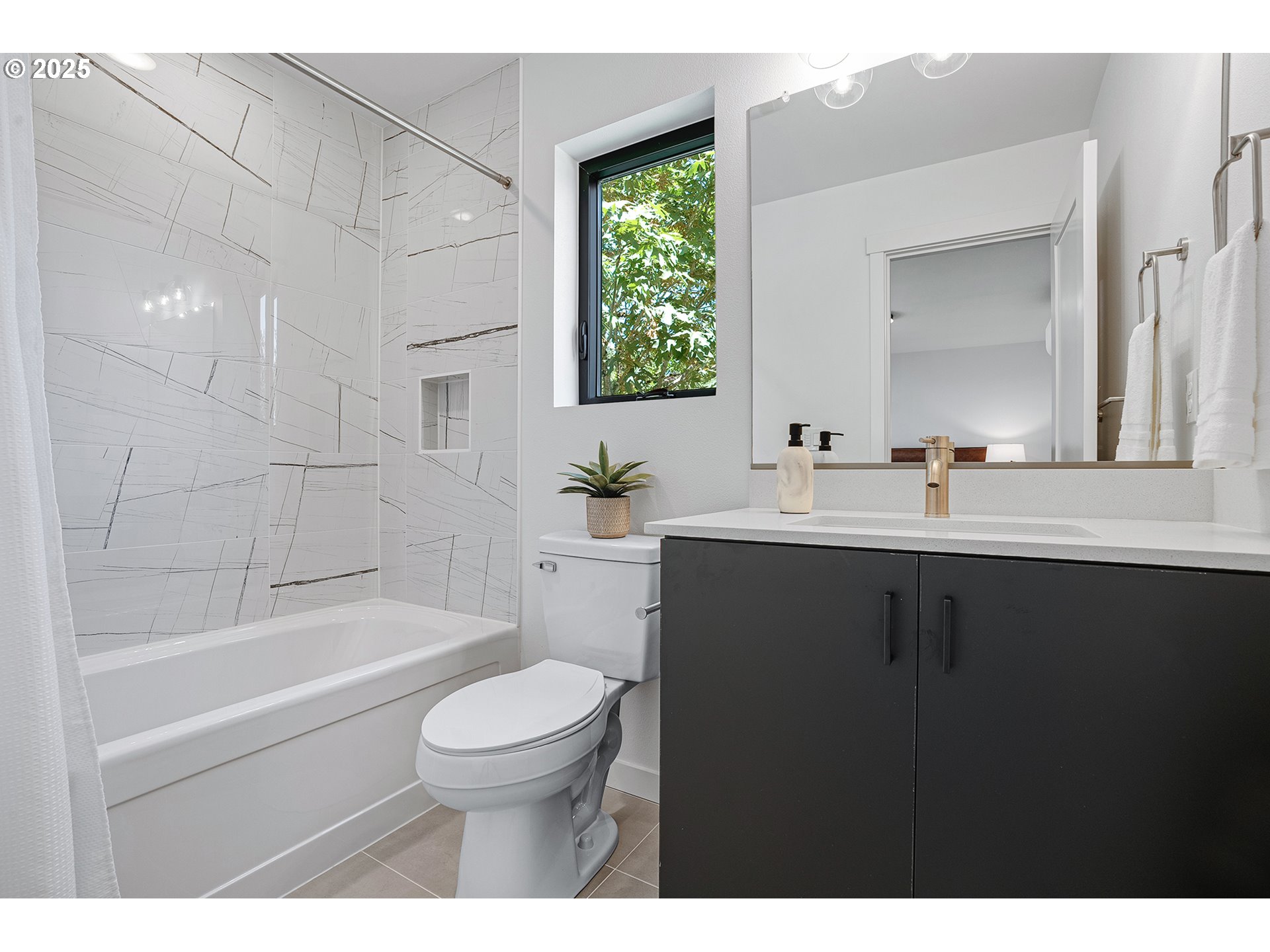 7290 Southwest 13th Avenue Portland, OR 97219 - Photo 23 of 37