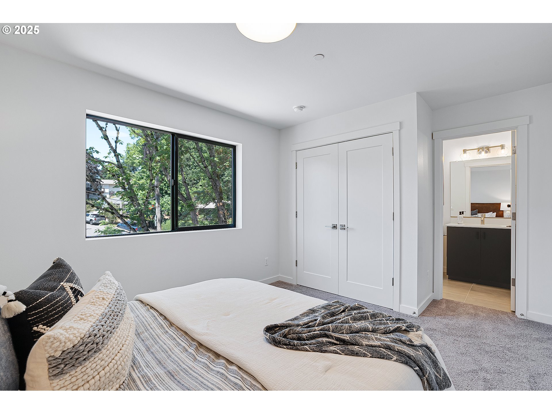 7290 Southwest 13th Avenue Portland, OR 97219 - Photo 25 of 37