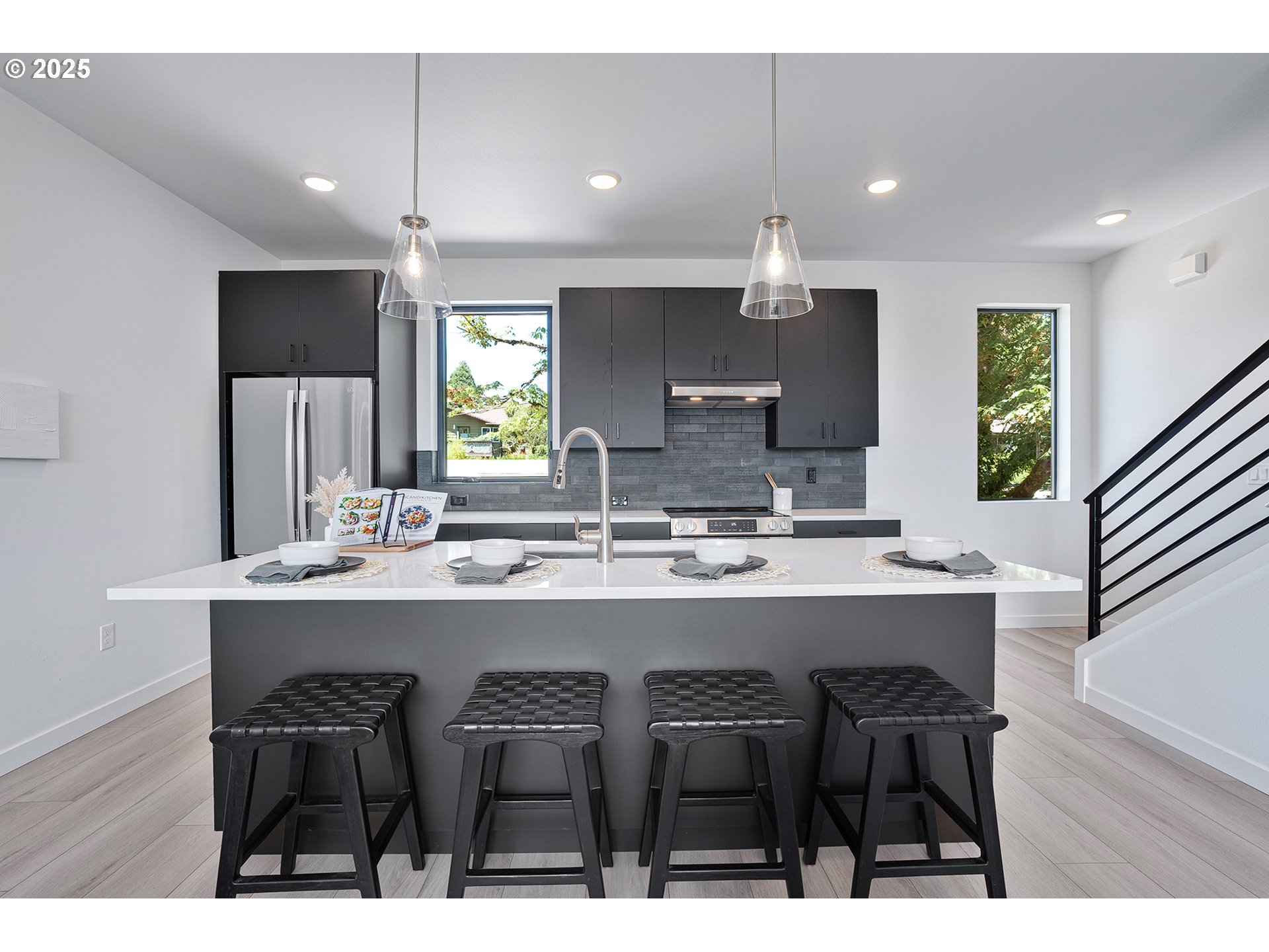 7290 Southwest 13th Avenue Portland, OR 97219 - Photo 4 of 37