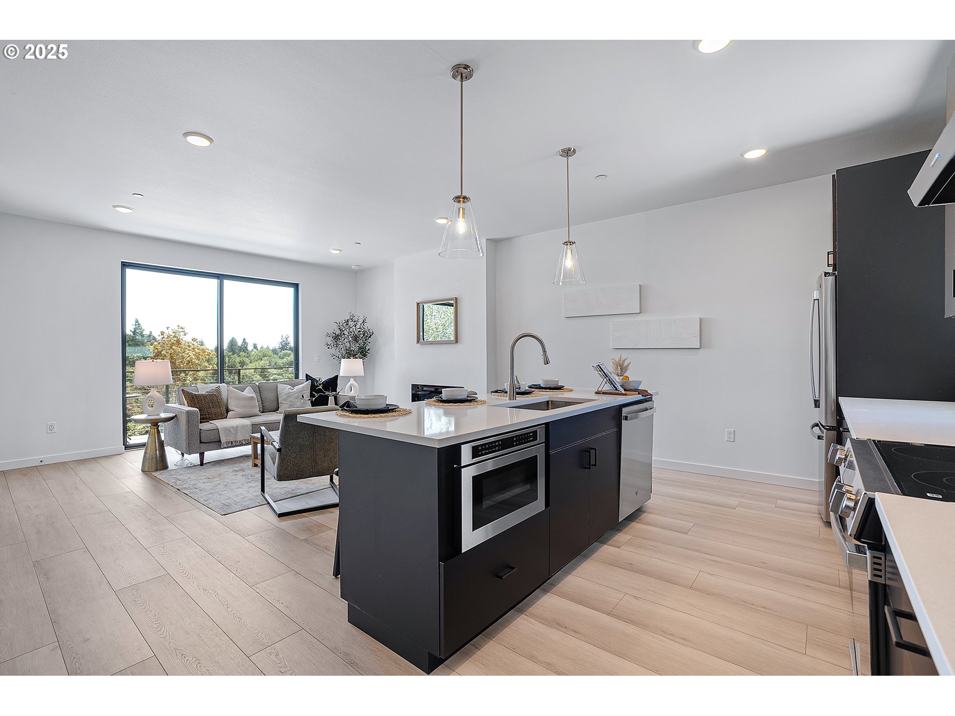 7290 Southwest 13th Avenue Portland, OR 97219 - Photo 6 of 37