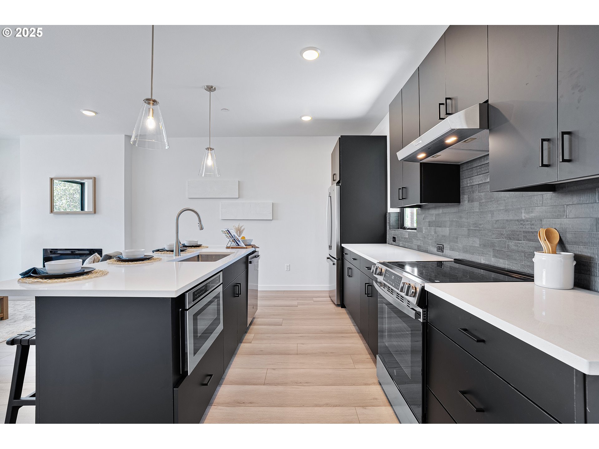 7290 Southwest 13th Avenue Portland, OR 97219 - Photo 7 of 37