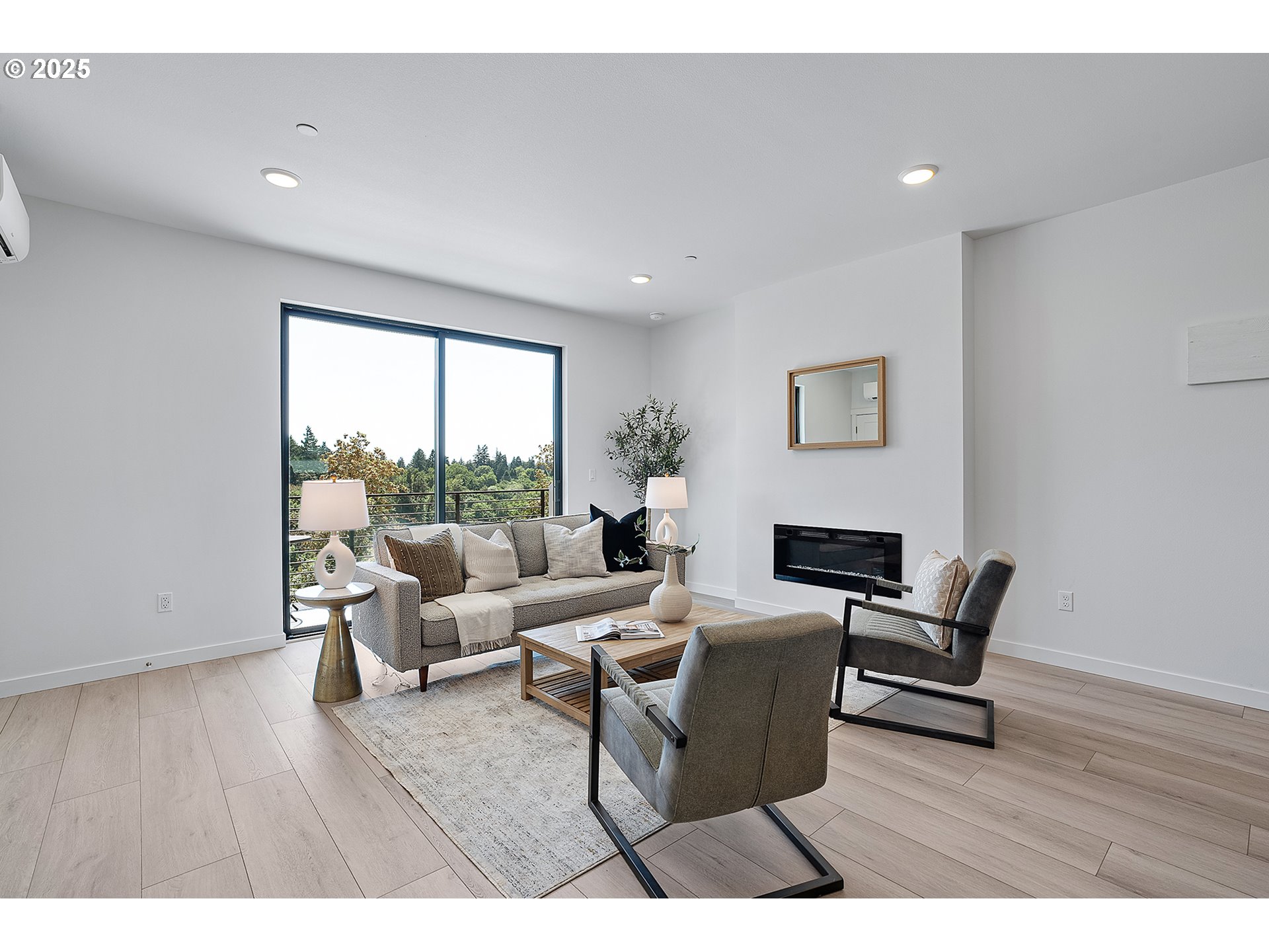 7290 Southwest 13th Avenue Portland, OR 97219 - Photo 9 of 37