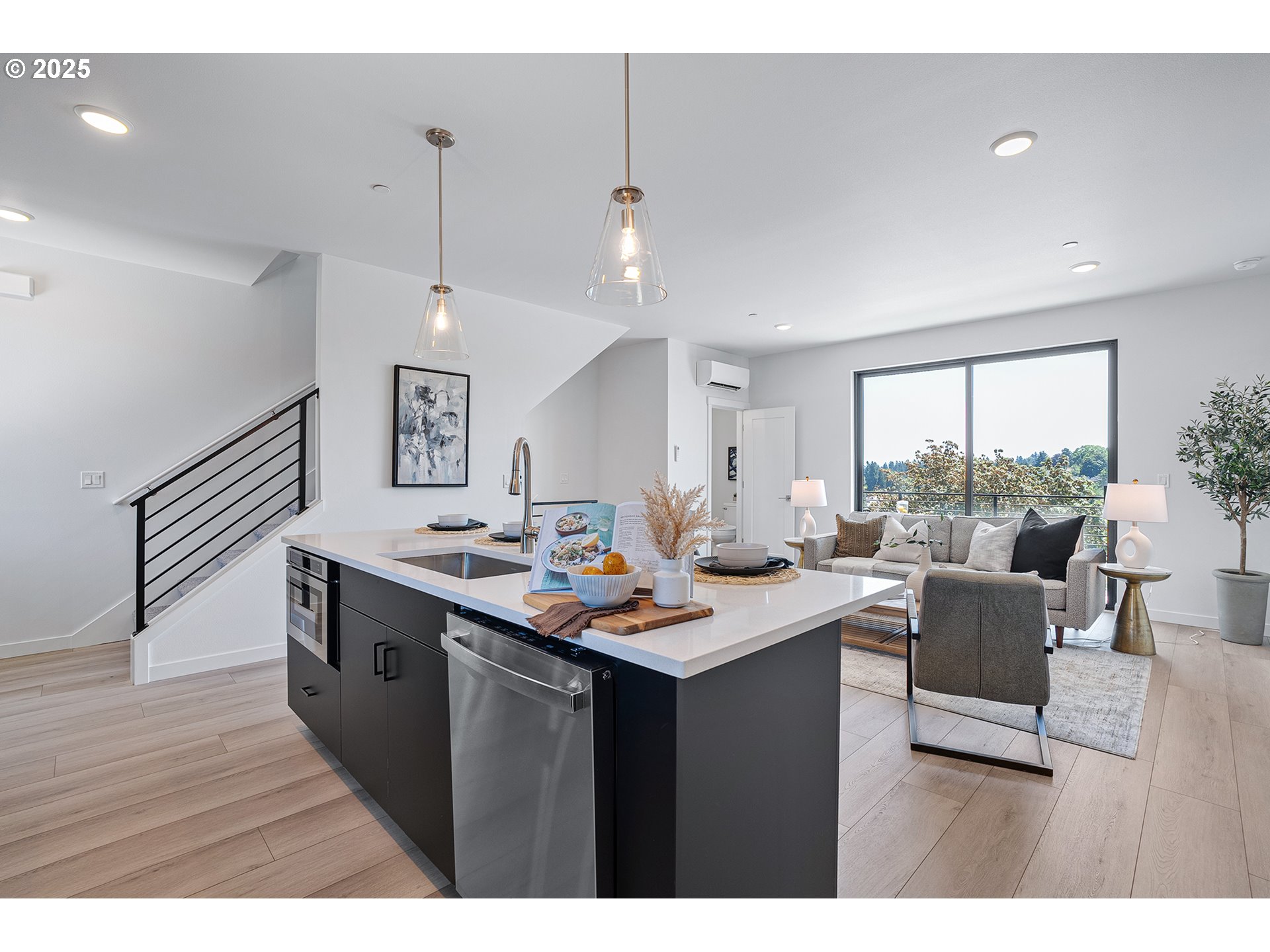 7290 Southwest 13th Avenue Portland, OR 97219 - Photo 10 of 37