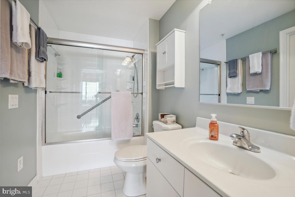 930 Wayne Avenue, Unit 1407 Silver Spring, MD 20910 - Photo 25 of 31 a bathroom with a sink a toilet and shower
