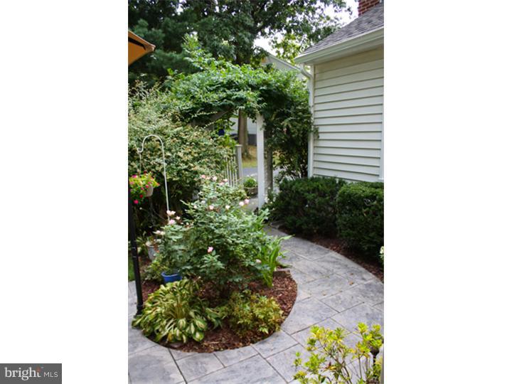 855 Babb Circle Wayne, PA 19087 - Photo 2 of 23 Side Yard