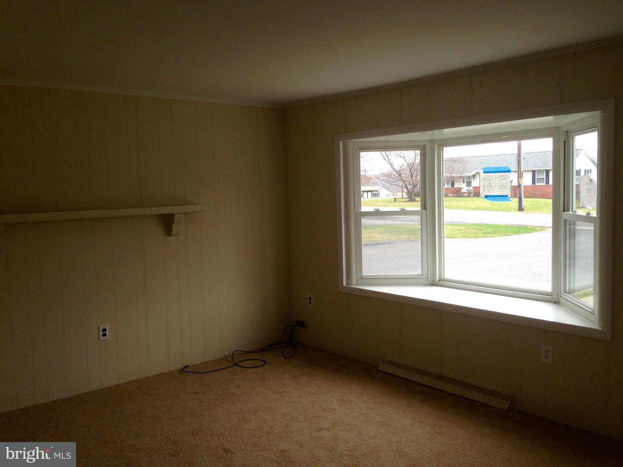 13831 Graceham Road Thurmont, MD 21788 - Photo 4 of 19 Living Room