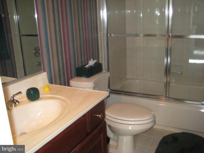 138 Rees Place Falls Church, VA 22046 - Photo 3 of 16 Upper level 3rd BR ensuite full bath