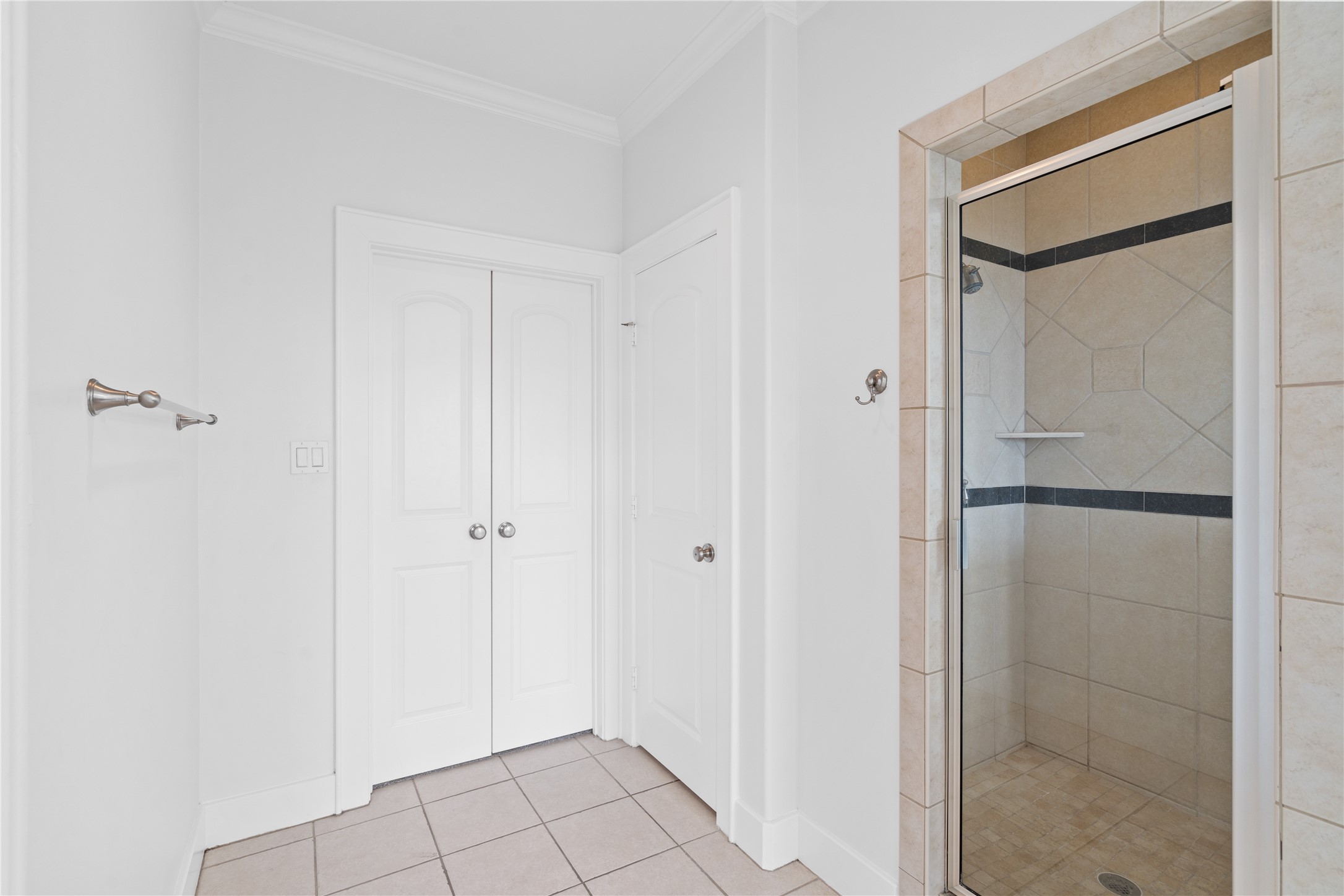 3006 McCulloch Circle Houston, TX 77056 - Photo 15 of 29 a view of an empty room