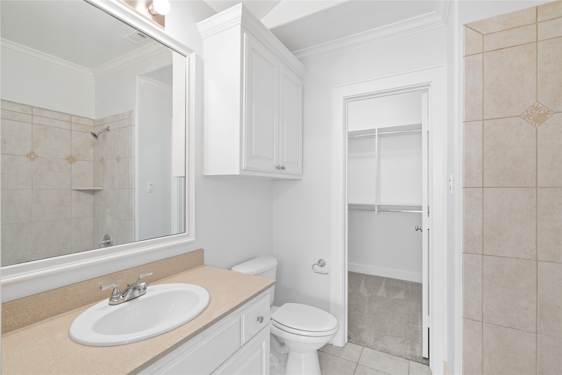 3006 McCulloch Circle Houston, TX 77056 - Photo 20 of 29 a bathroom with a sink toilet a mirror and vanity