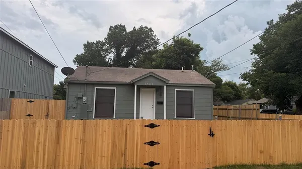 $1,600 | 4503 Bradshaw Street, Dallas, TX 75215