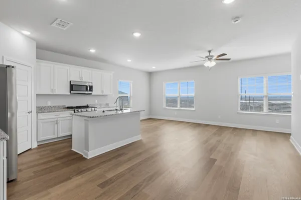 $1,800 | 7118 Magnolia Creek, Unit 201, San Antonio, TX 78252