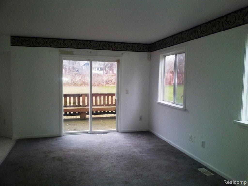 DINING ROOM-LIVING ROOM.jpg