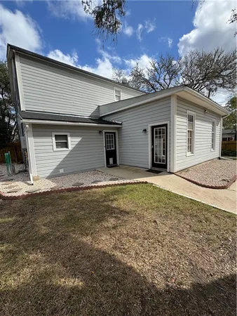 $325,000 | 1101 North Adams Street, Beeville, TX 78102