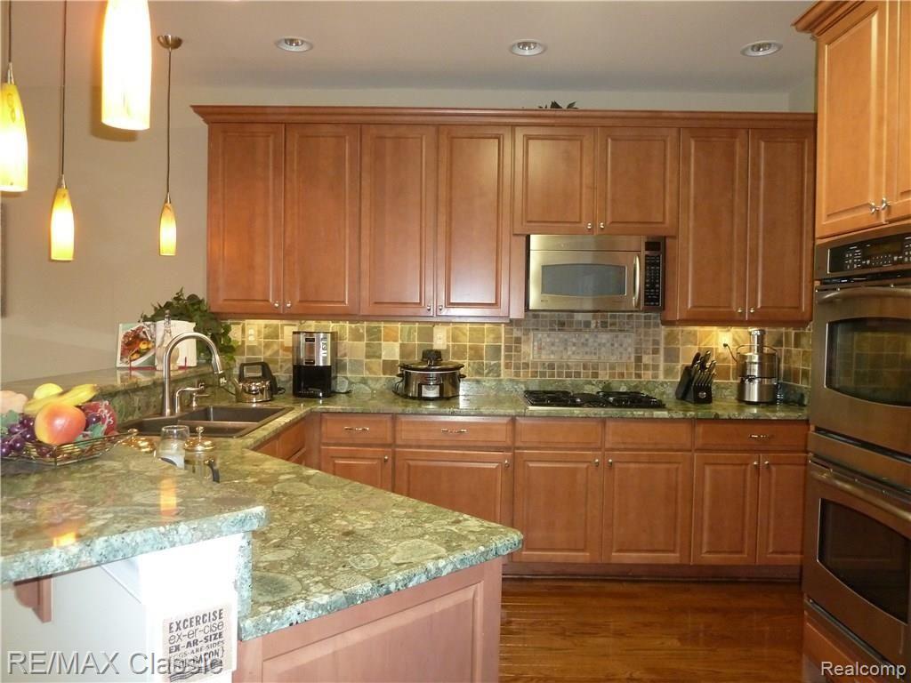 24825 Reeds Pointe Drive, Unit 27 Novi, MI 48374 - Photo 18 of 60 P1040689.JPG