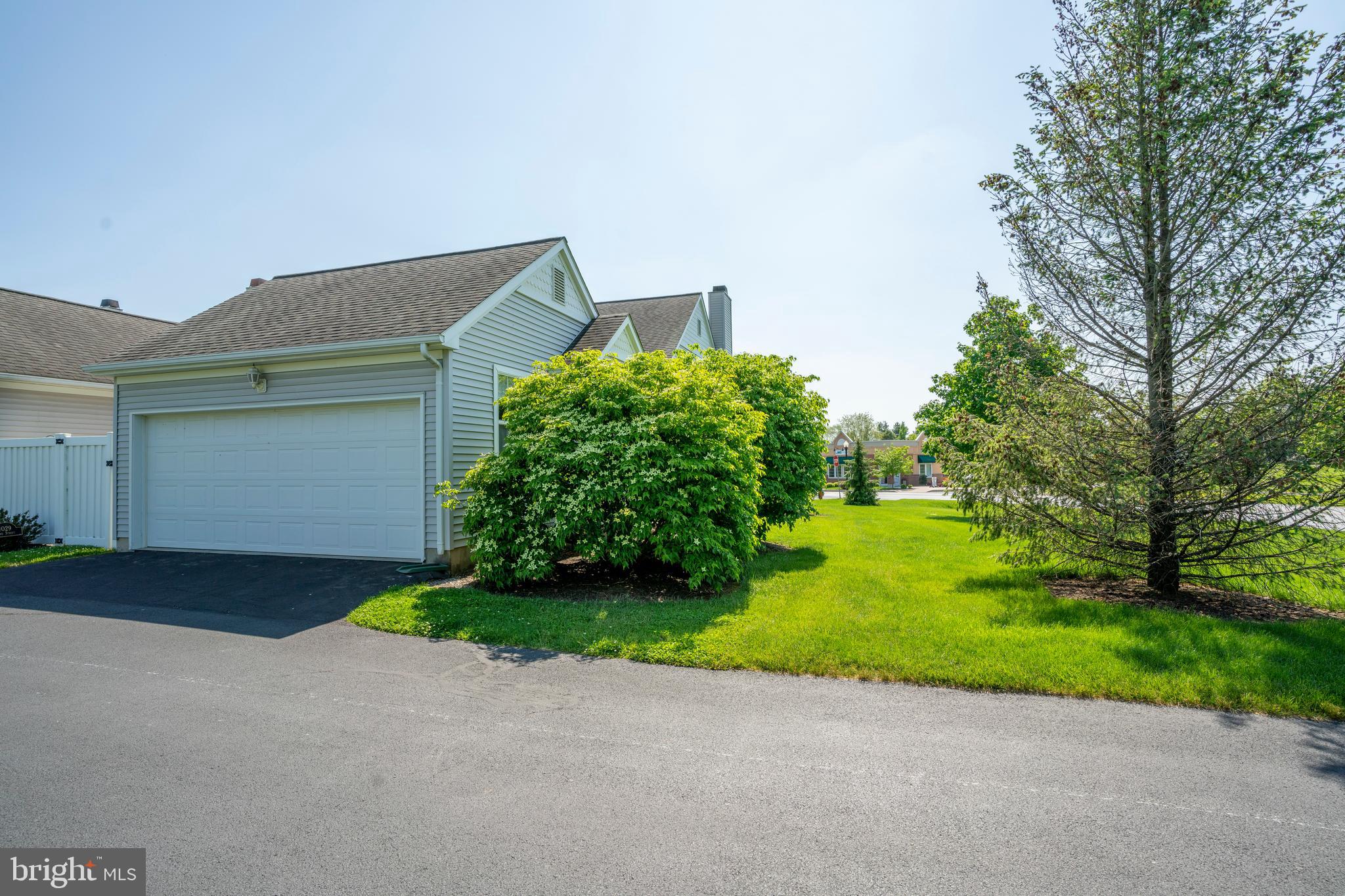 1029 Bond Street Lititz, PA 17543 - Photo 4 of 27
