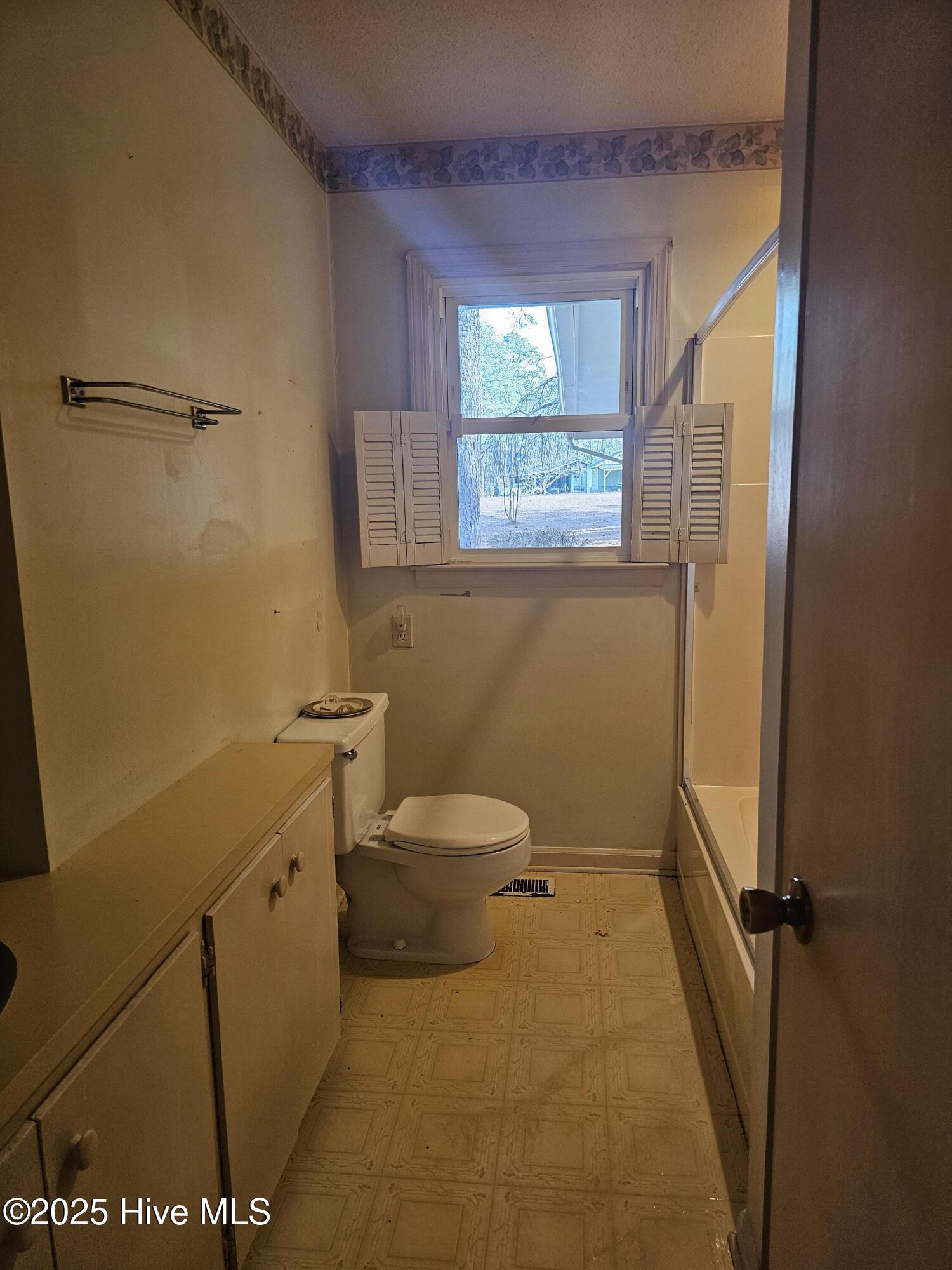 103 Edinburgh Drive Carthage, NC 28327 - Photo 14 of 18 Bathroom #2