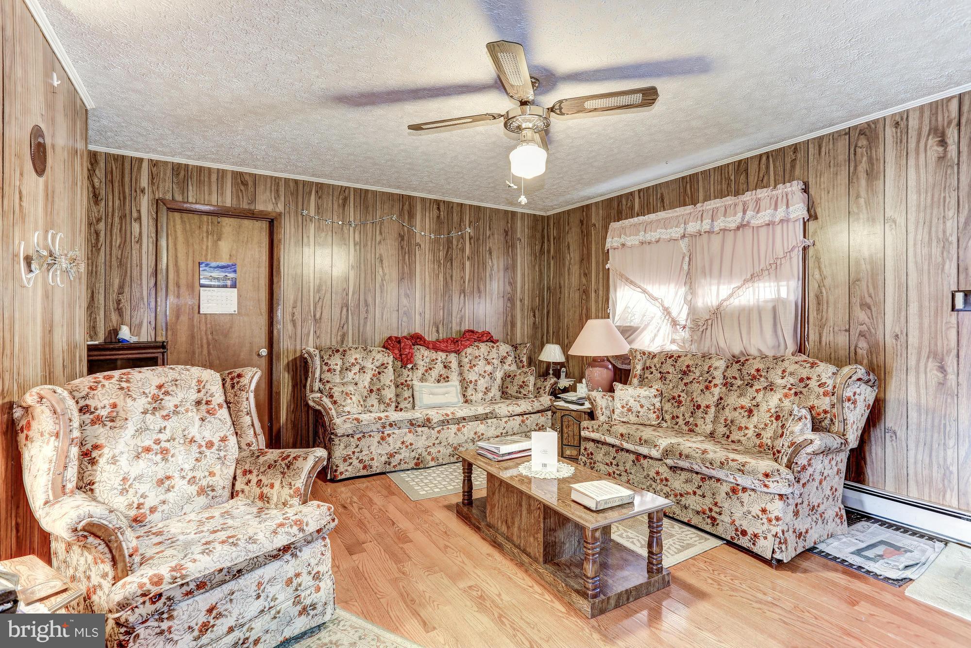 36055 Bell Road Round Hill, VA 20141 - Photo 6 of 23 Family Room
