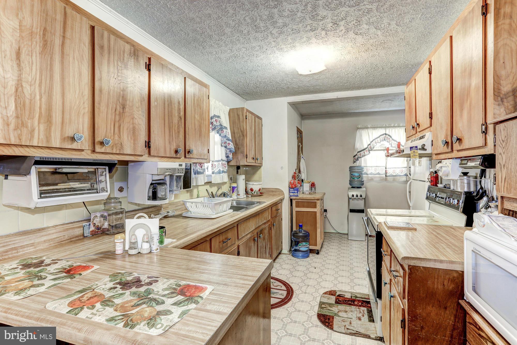 36055 Bell Road Round Hill, VA 20141 - Photo 7 of 23 Kitchen