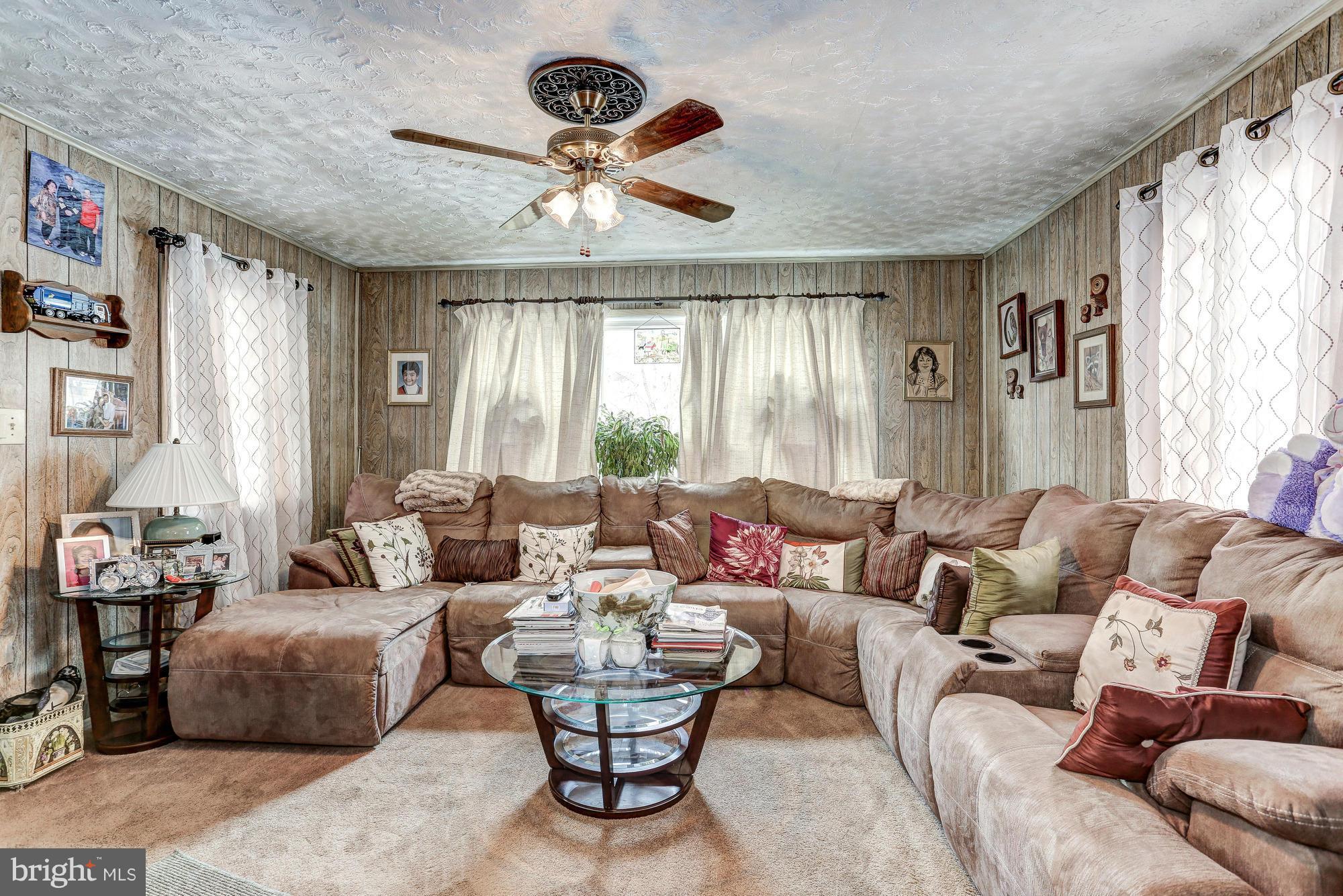 36055 Bell Road Round Hill, VA 20141 - Photo 10 of 23 Family Room House 2