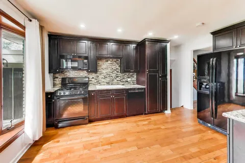 $324,900 | 4255 149th Street, Midlothian, IL 60445