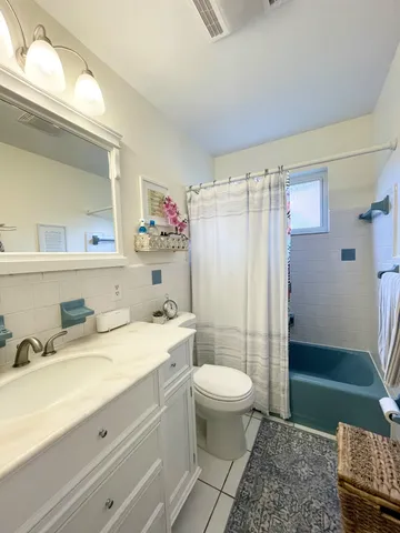 $3,500 | 266 Northeast Wavecrest Way, Boca Raton, FL 33432