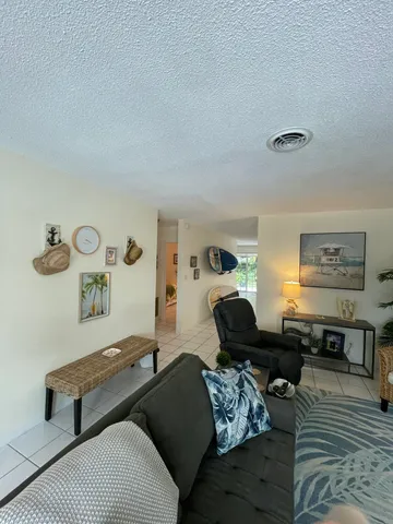 $3,500 | 266 Northeast Wavecrest Way, Boca Raton, FL 33432