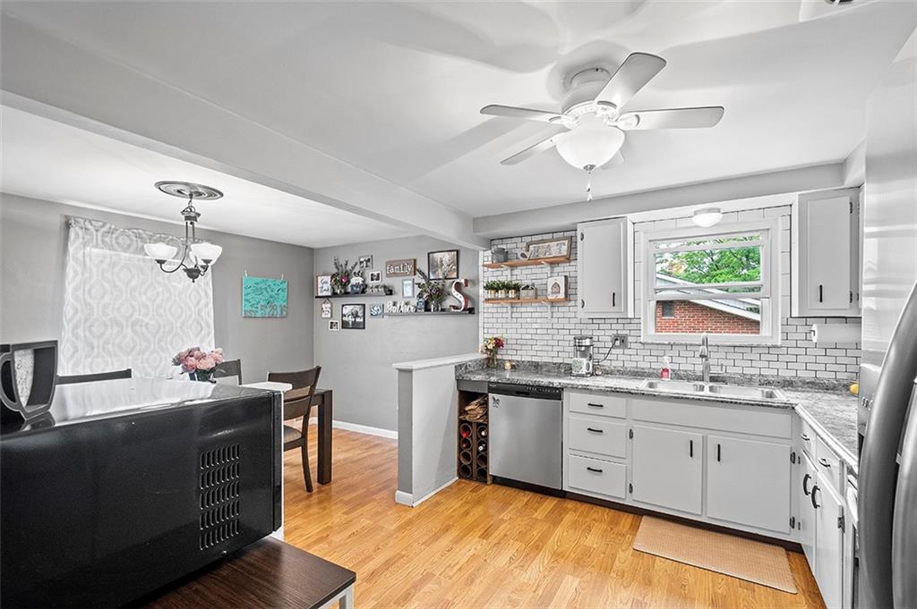604 Idlewood Road Pittsburgh, PA 15235 - Photo 9 of 25 Gallery Image 9
